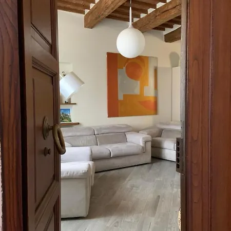 Al Vecchio Platano Apartment *